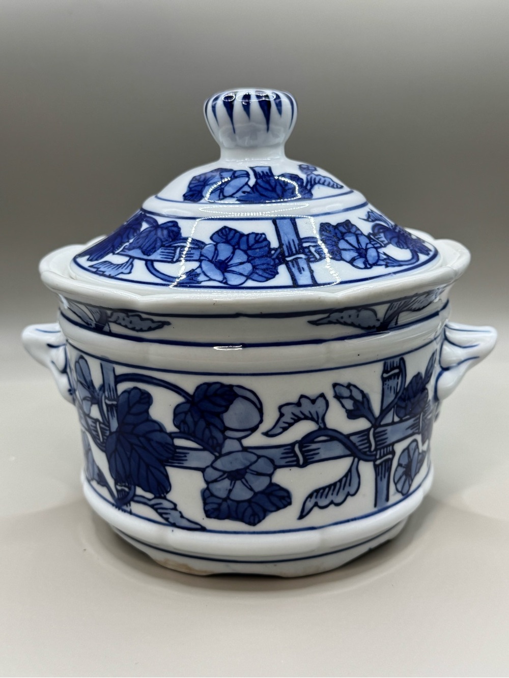 Vintage Vienna Woods Fine China Blue Onion Covered Casserole Dish blue & white